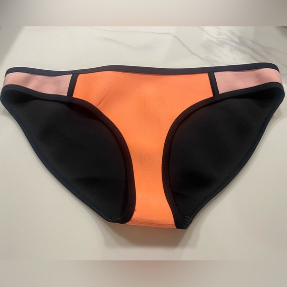 TRIANGL bathing suit - Picture 2 of 3